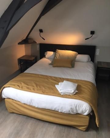 Le Relais Hotell Saint-Quentin-les-Anges Exteriör bild