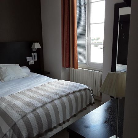 Le Relais Hotell Saint-Quentin-les-Anges Exteriör bild