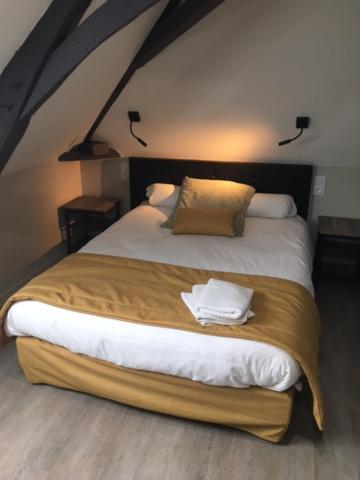 Le Relais Hotell Saint-Quentin-les-Anges Exteriör bild