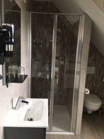 Le Relais Hotell Saint-Quentin-les-Anges Exteriör bild