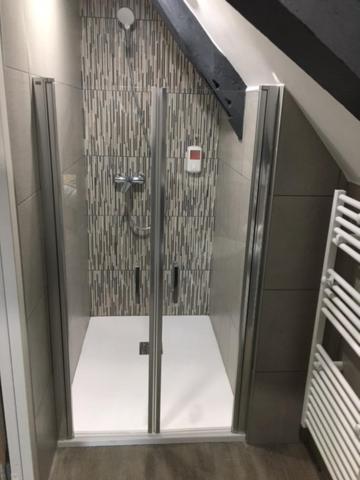 Le Relais Hotell Saint-Quentin-les-Anges Exteriör bild