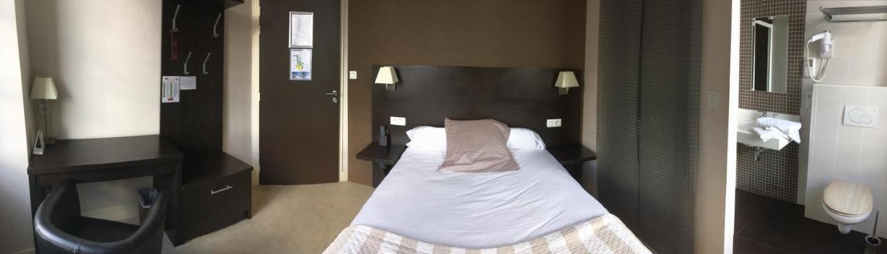 Le Relais Hotell Saint-Quentin-les-Anges Exteriör bild